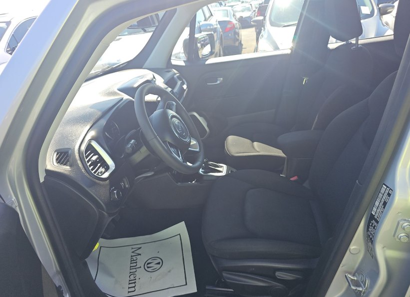 Photo 3 of this JEEP RENEGADE