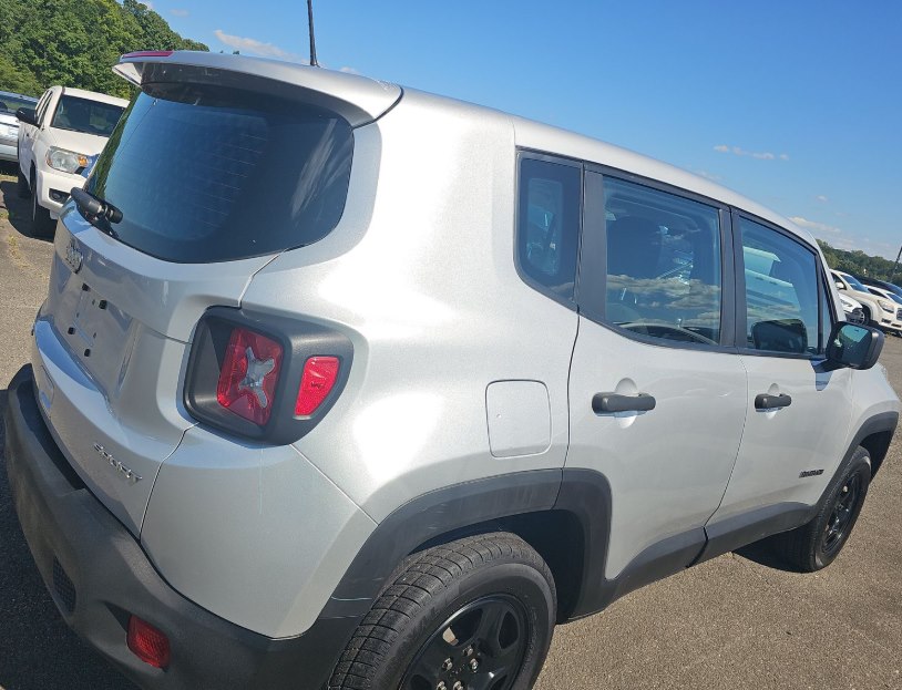 Photo 2 of this JEEP RENEGADE