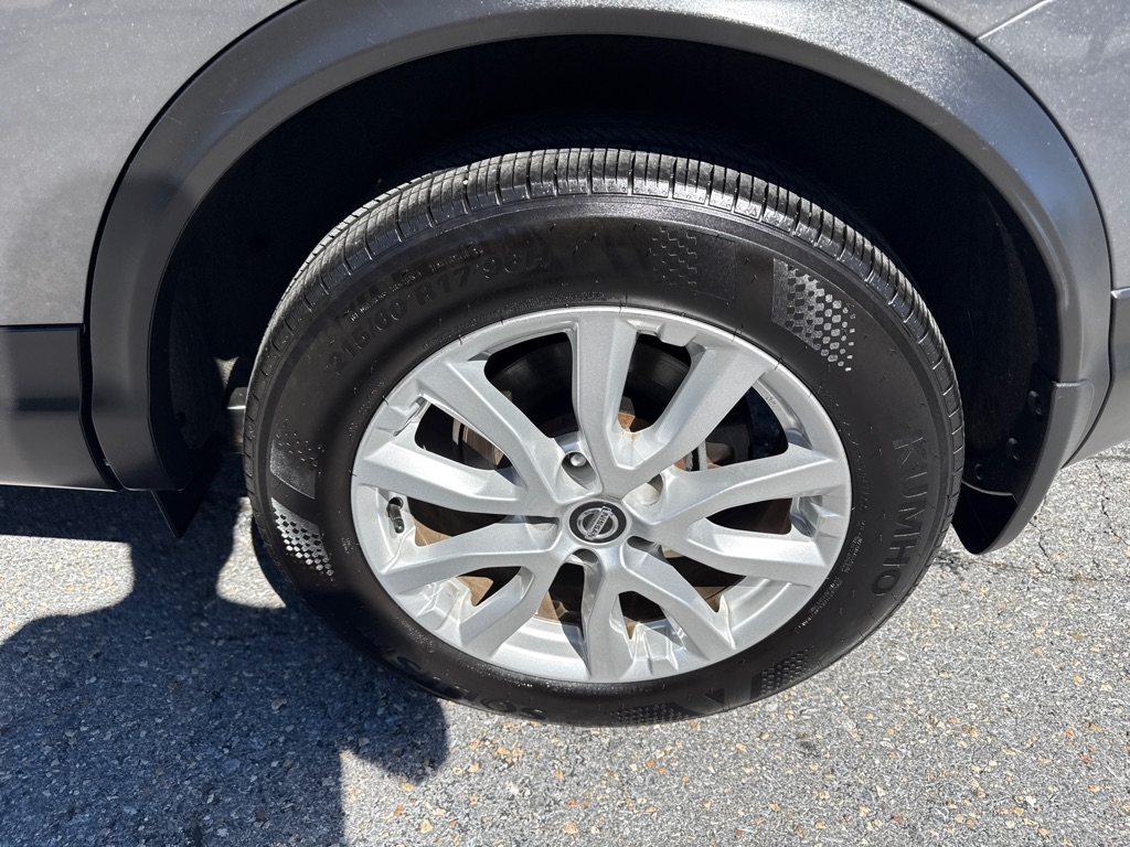 Photo 10 of this NISSAN ROGUE SPORT