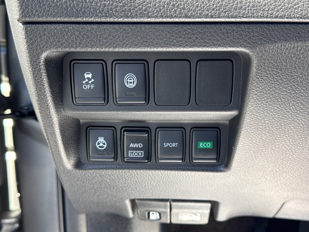 Photo 20 of this NISSAN ROGUE SPORT