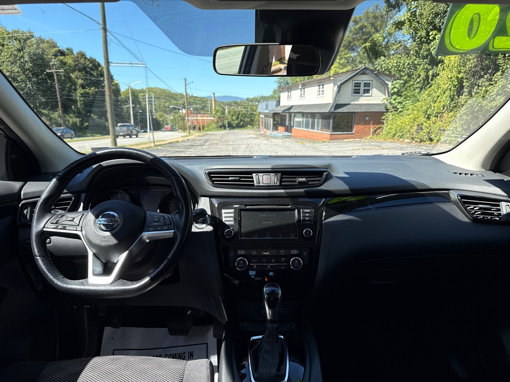 Photo 11 of this NISSAN ROGUE SPORT