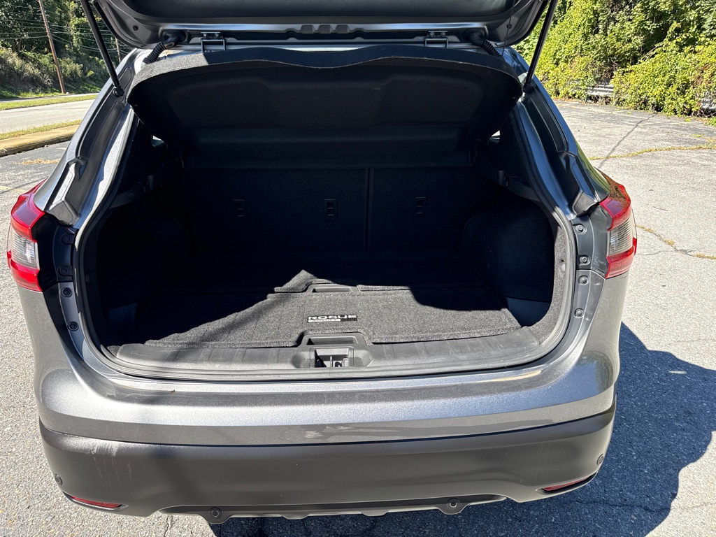 Photo 9 of this NISSAN ROGUE SPORT