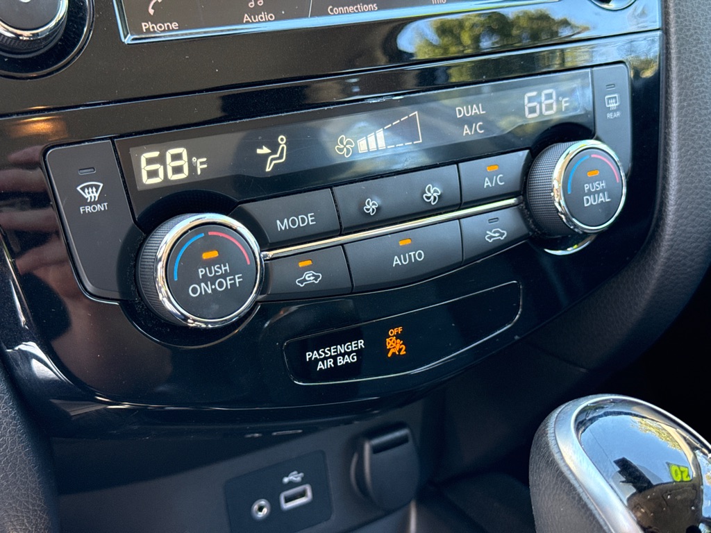 Photo 15 of this NISSAN ROGUE SPORT