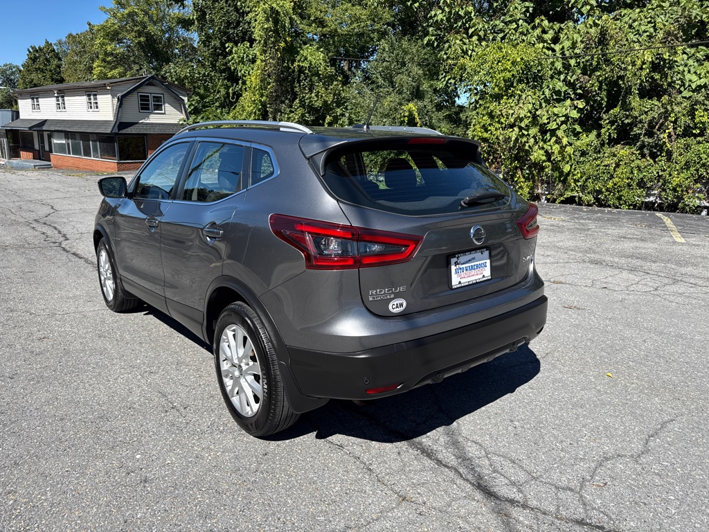 Photo 4 of this NISSAN ROGUE SPORT