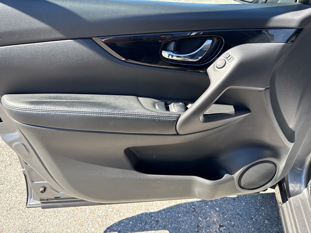 Photo 21 of this NISSAN ROGUE SPORT