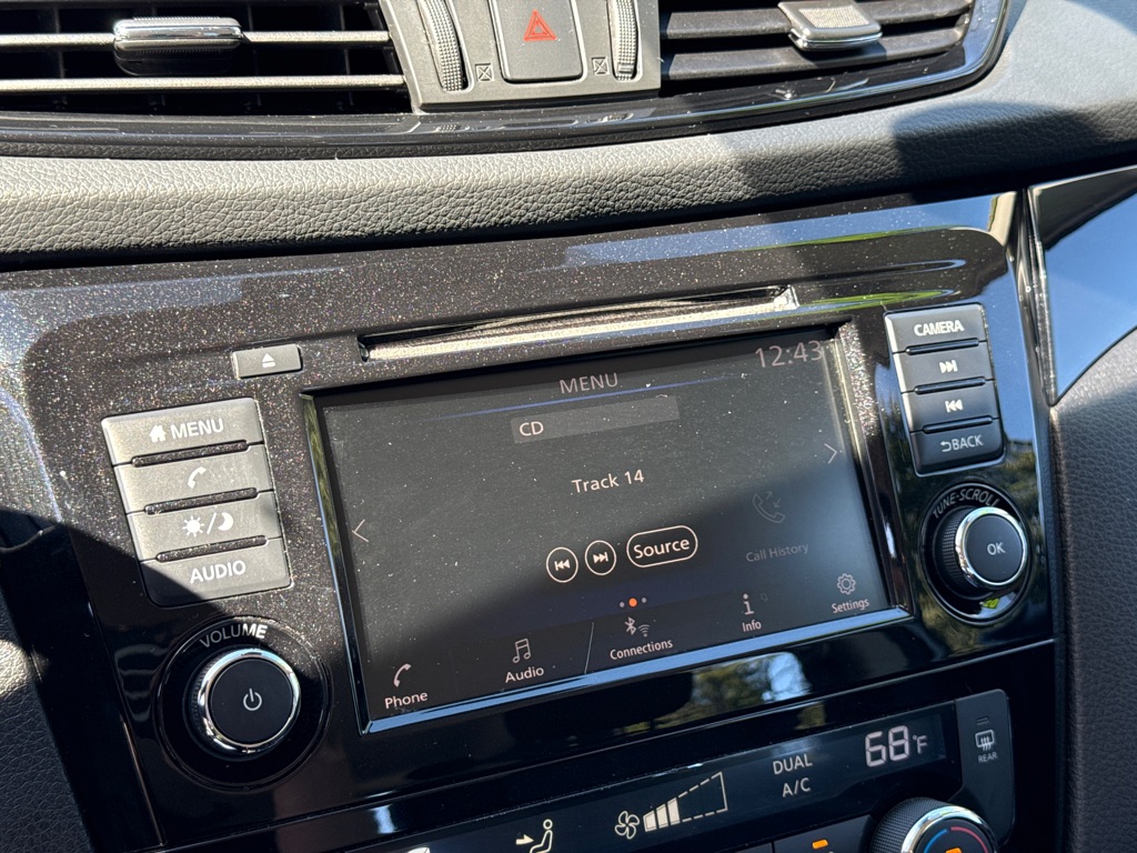 Photo 14 of this NISSAN ROGUE SPORT