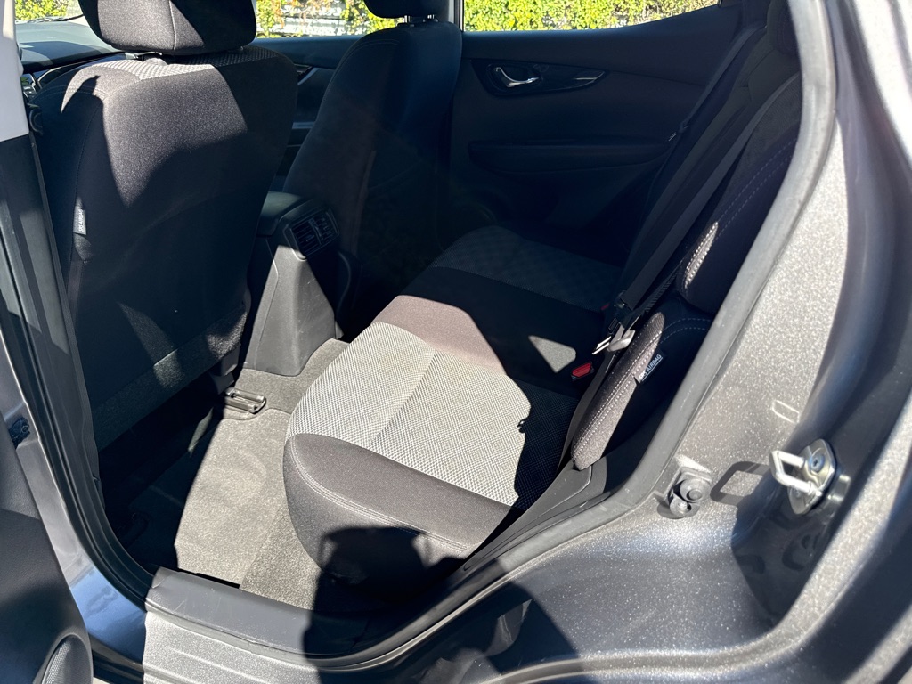 Photo 6 of this NISSAN ROGUE SPORT