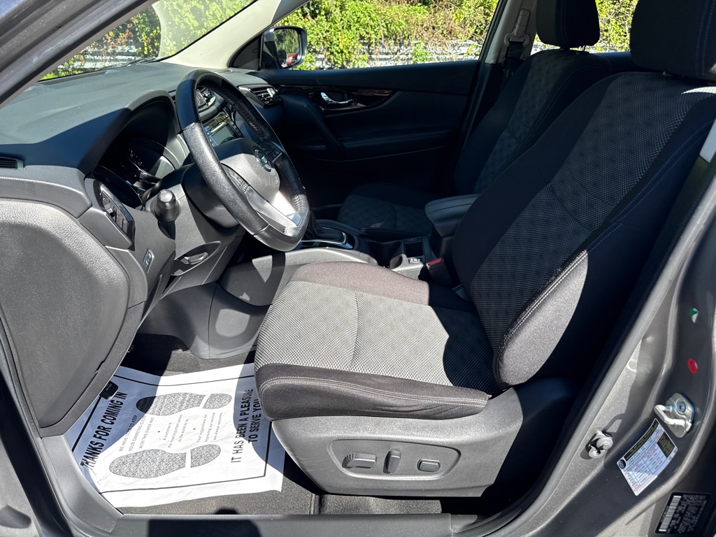 Photo 5 of this NISSAN ROGUE SPORT