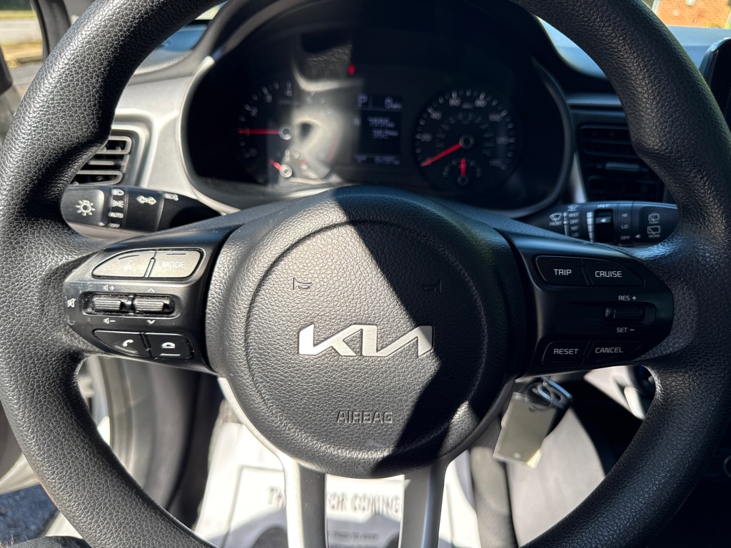 Photo 17 of this KIA RIO