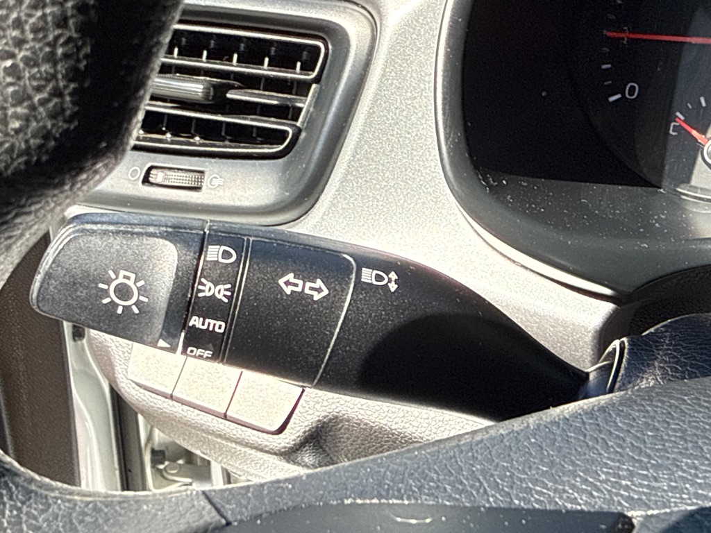 Photo 18 of this KIA RIO