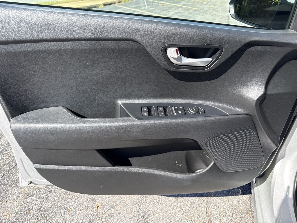 Photo 19 of this KIA RIO