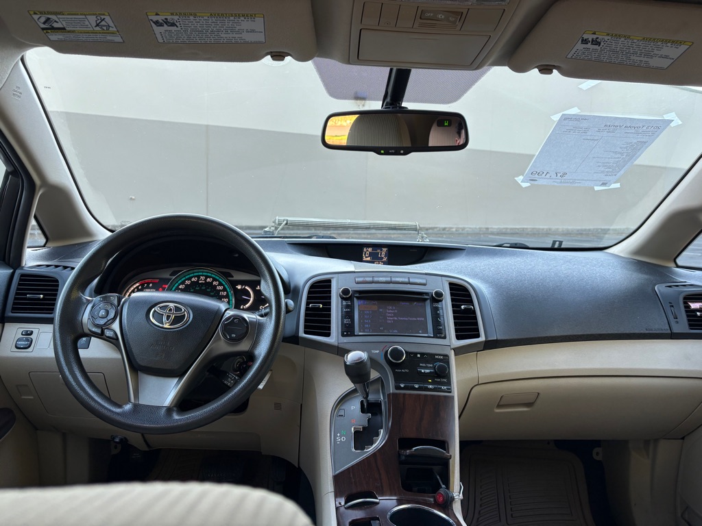 Photo 12 of this TOYOTA VENZA