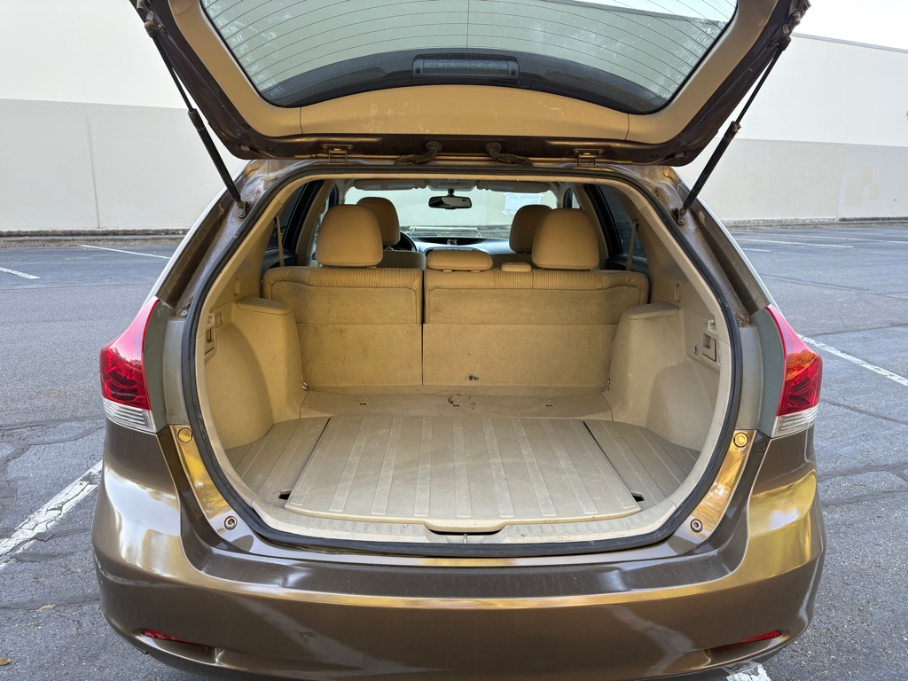 Photo 16 of this TOYOTA VENZA