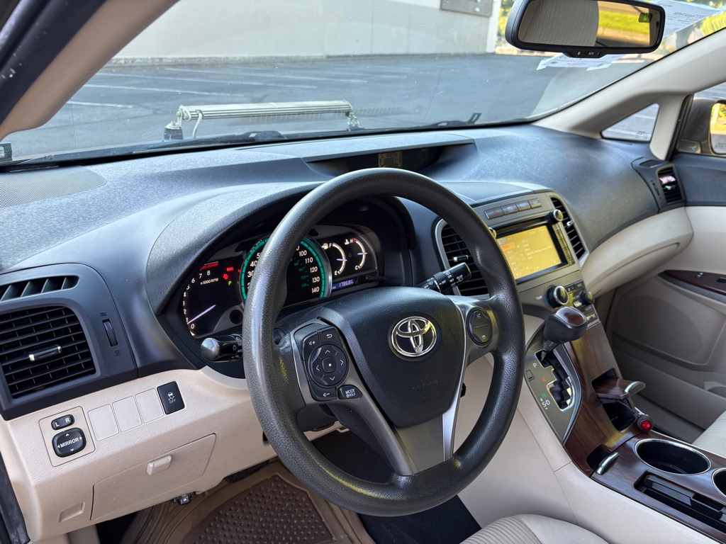 Photo 11 of this TOYOTA VENZA