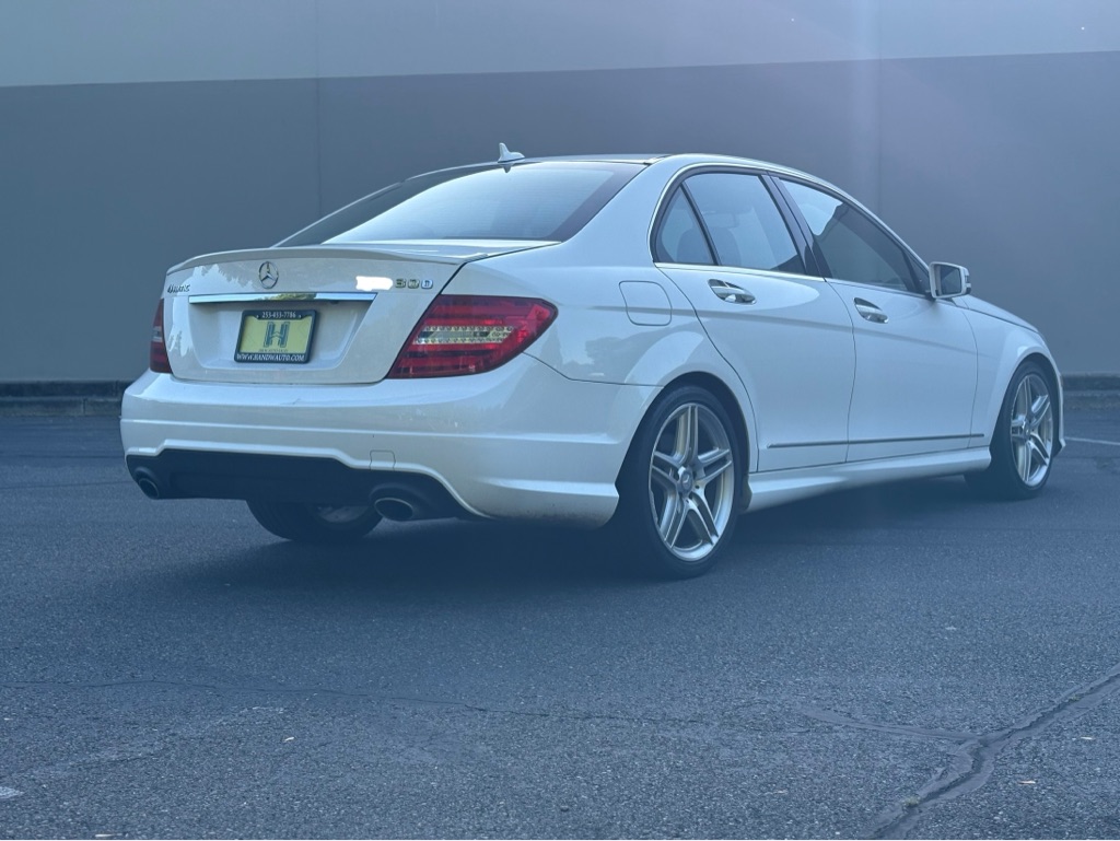 Photo 5 of this MERCEDES-BENZ C-CLASS