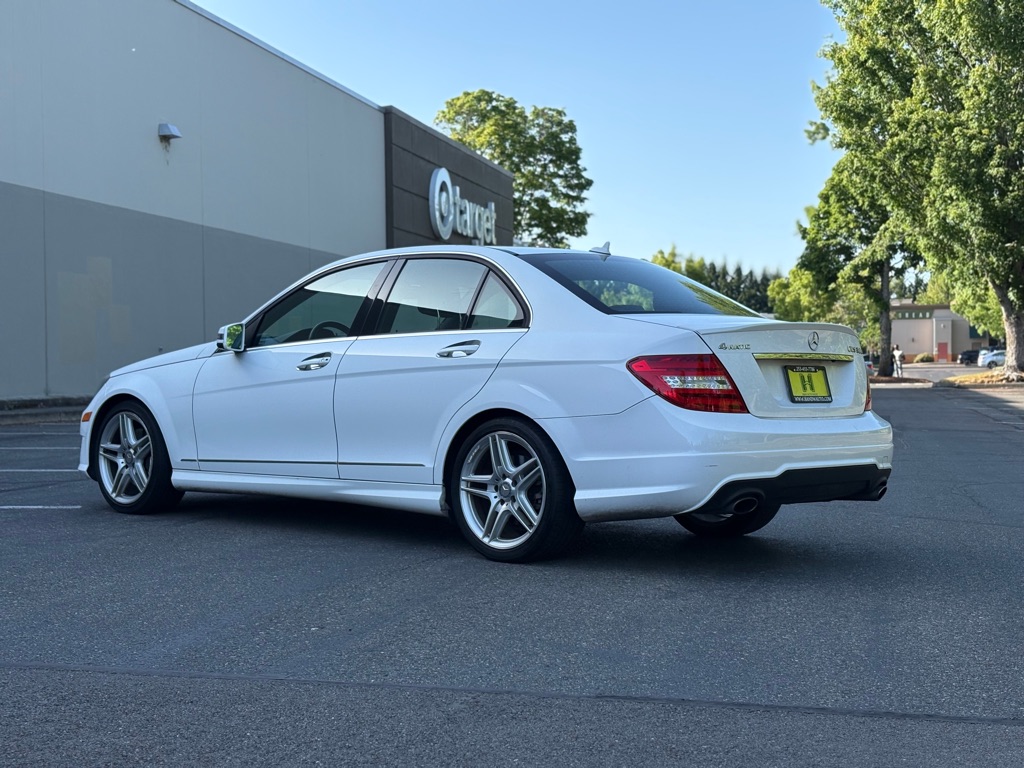 Photo 3 of this MERCEDES-BENZ C-CLASS