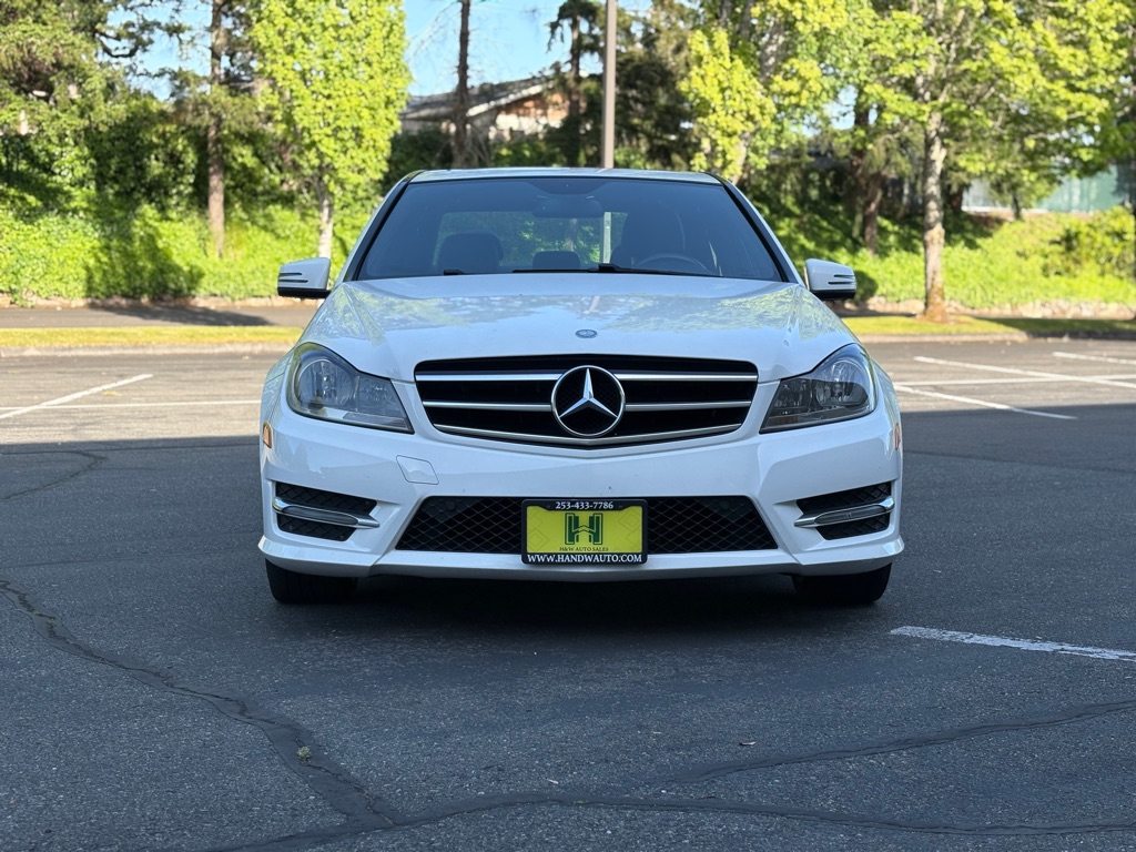 Photo 8 of this MERCEDES-BENZ C-CLASS