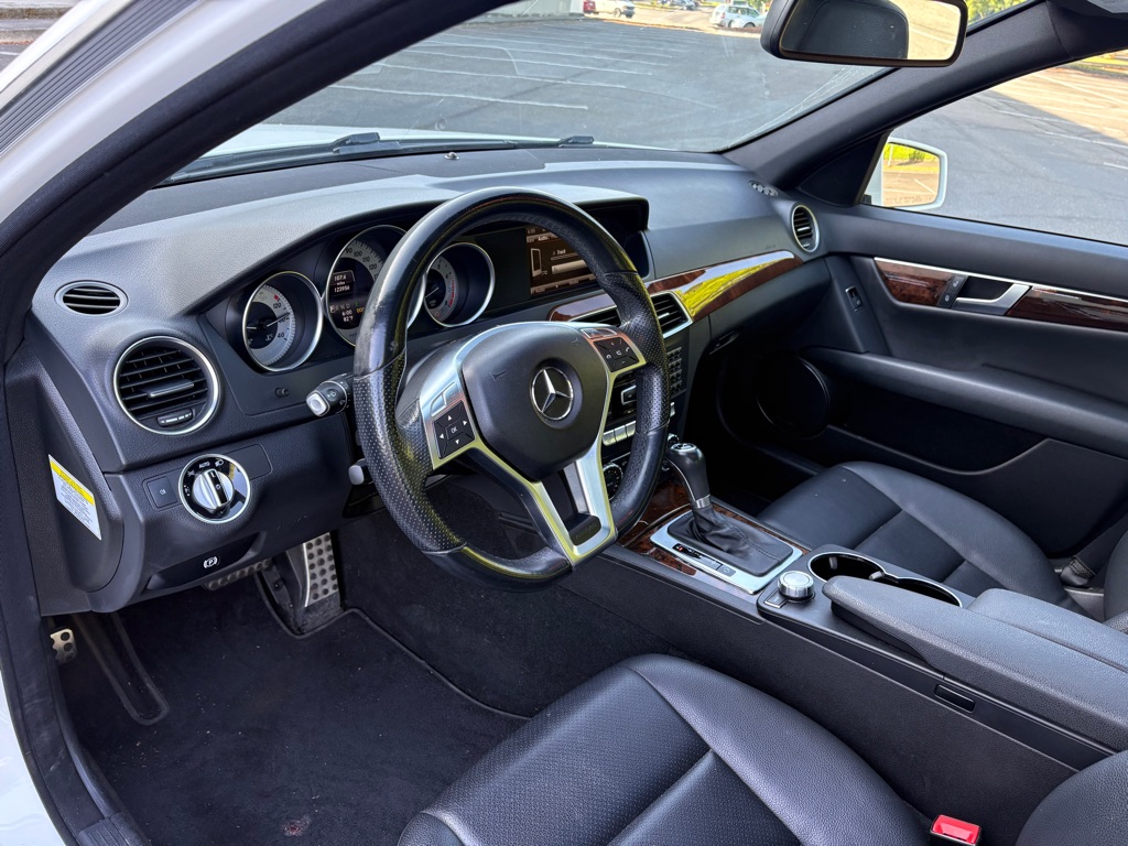 Photo 10 of this MERCEDES-BENZ C-CLASS