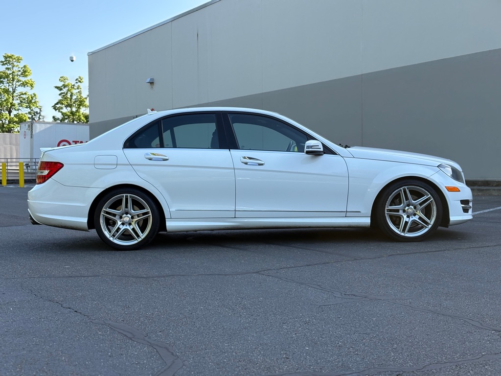 Photo 6 of this MERCEDES-BENZ C-CLASS