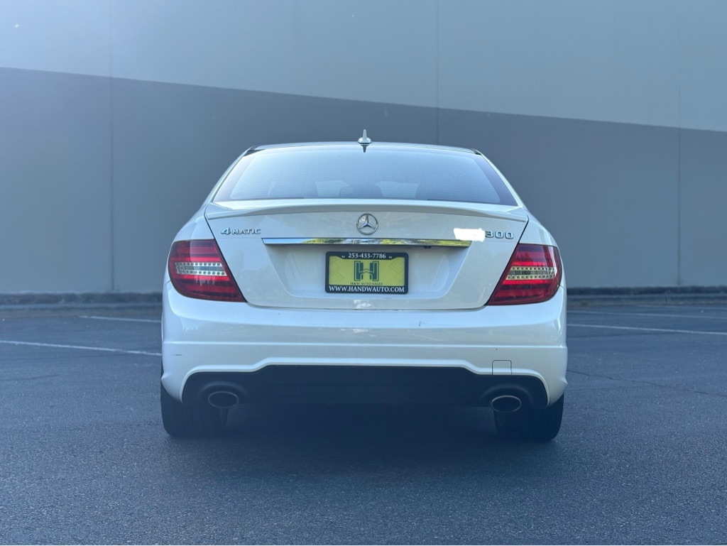 Photo 4 of this MERCEDES-BENZ C-CLASS
