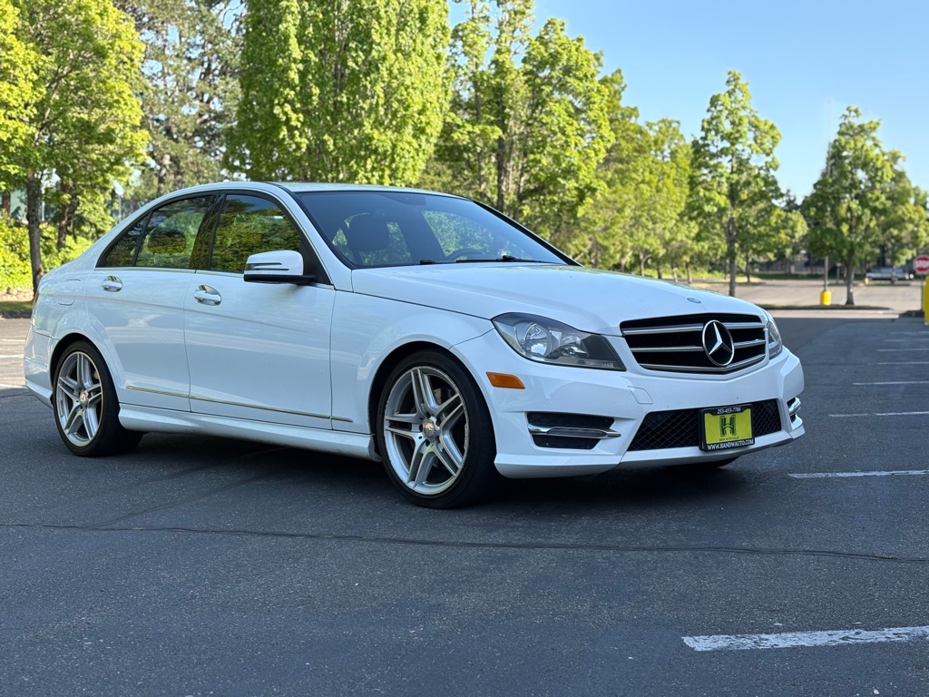 Photo 7 of this MERCEDES-BENZ C-CLASS