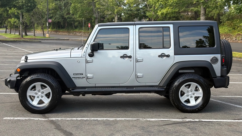 Photo 2 of this JEEP WRANGLER UNLIMI