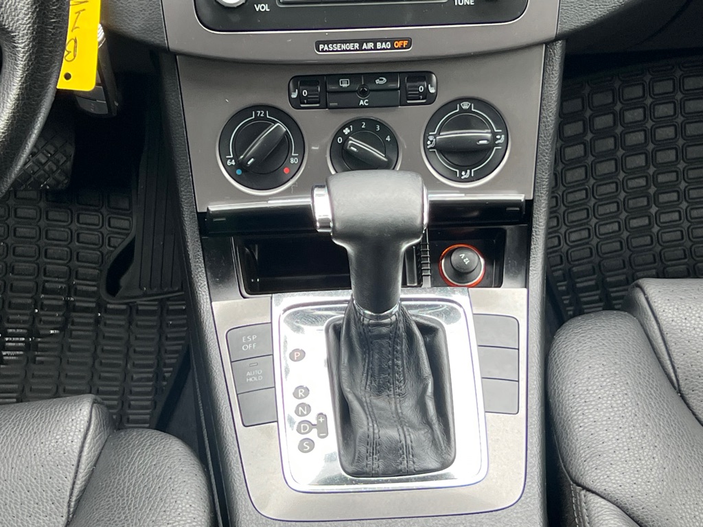 Photo 14 of this VOLKSWAGEN PASSAT