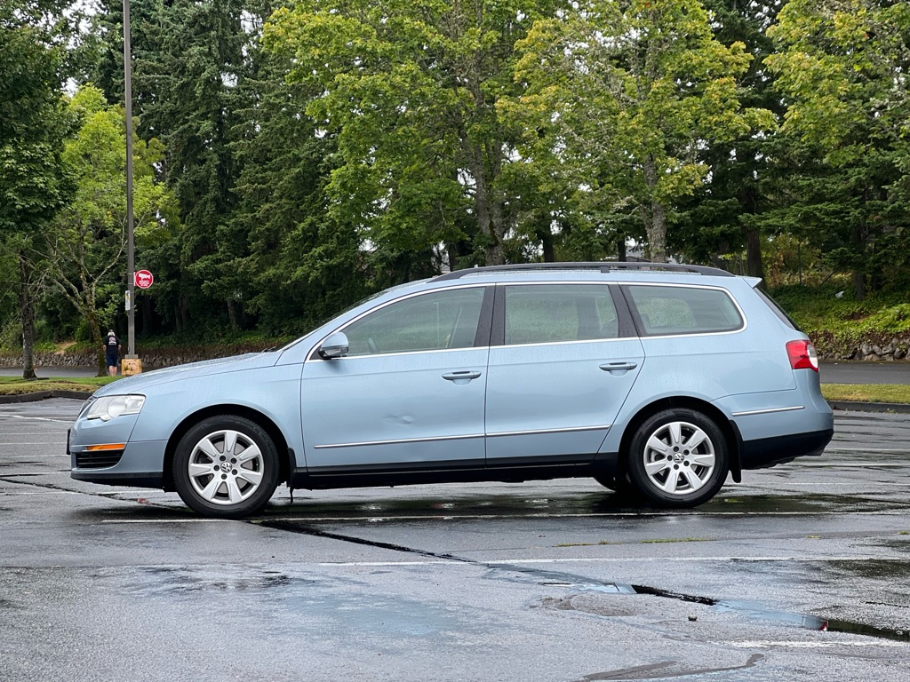 Photo 2 of this VOLKSWAGEN PASSAT