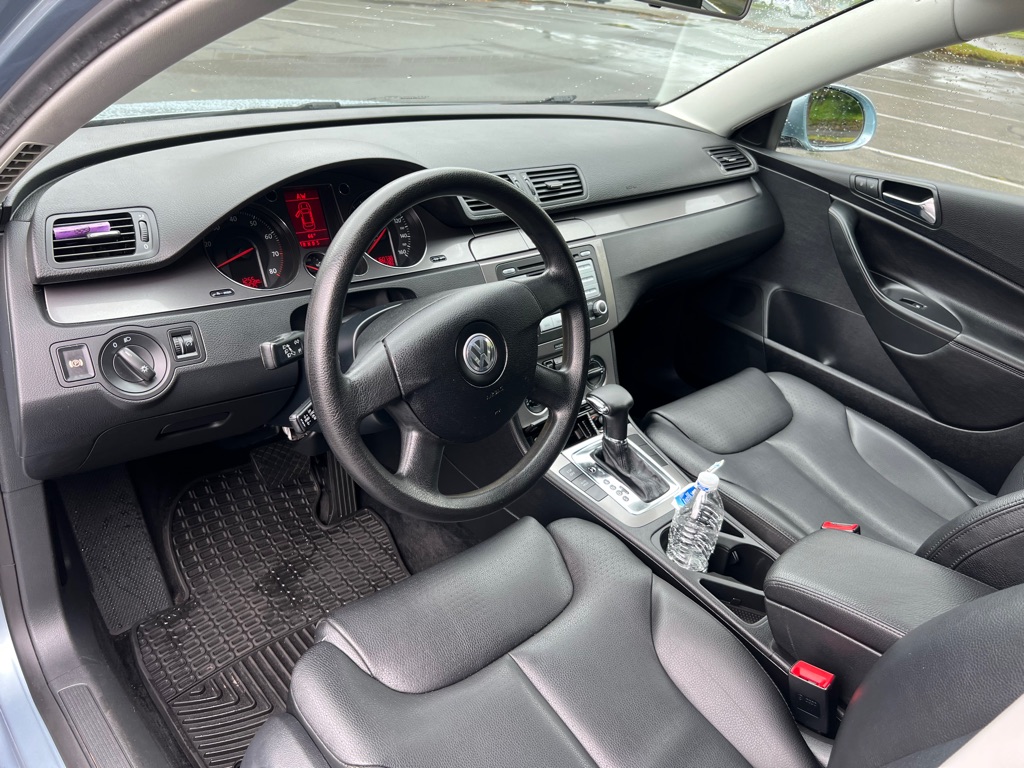 Photo 10 of this VOLKSWAGEN PASSAT