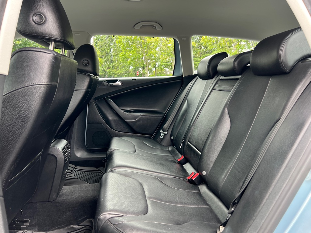 Photo 15 of this VOLKSWAGEN PASSAT