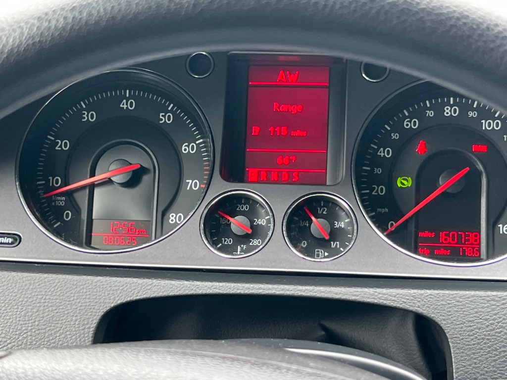 Photo 13 of this VOLKSWAGEN PASSAT