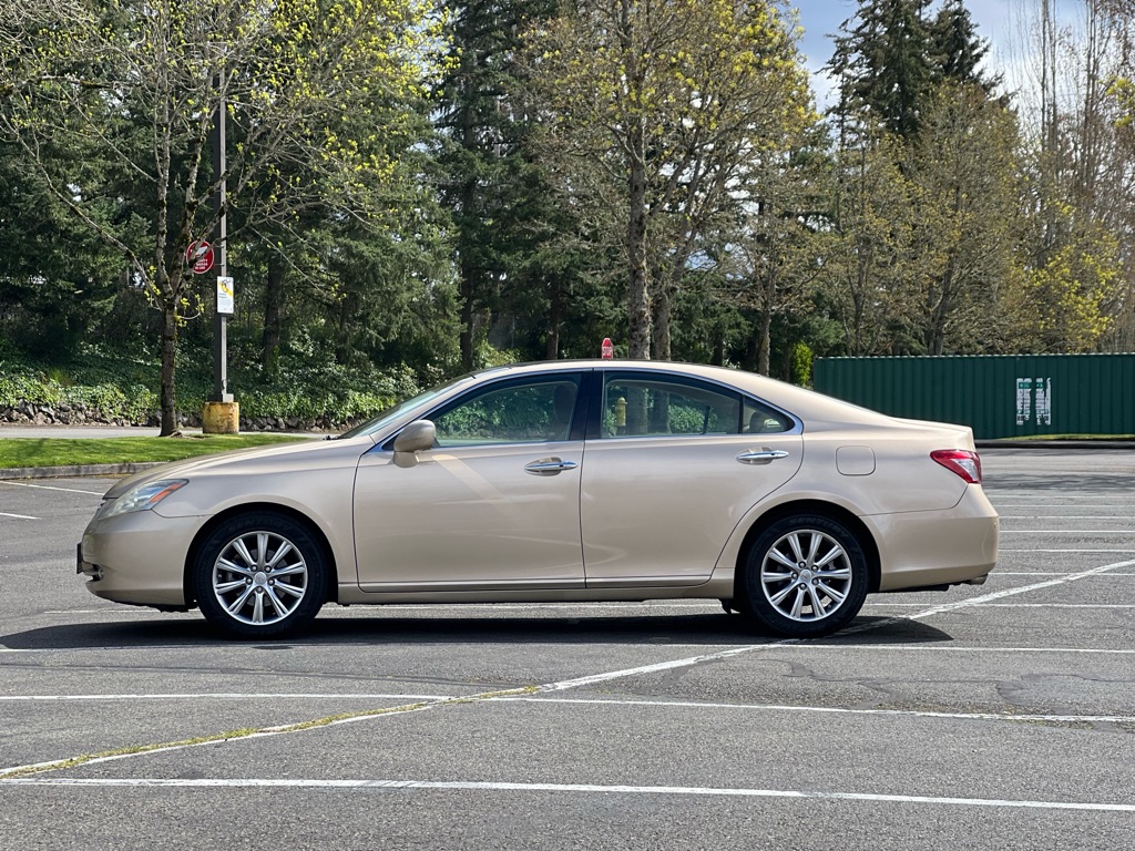 Photo 2 of this LEXUS ES