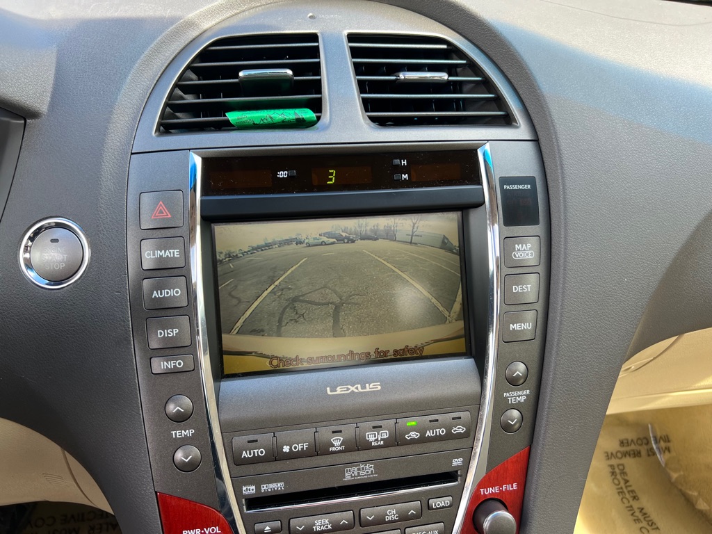 Photo 13 of this LEXUS ES