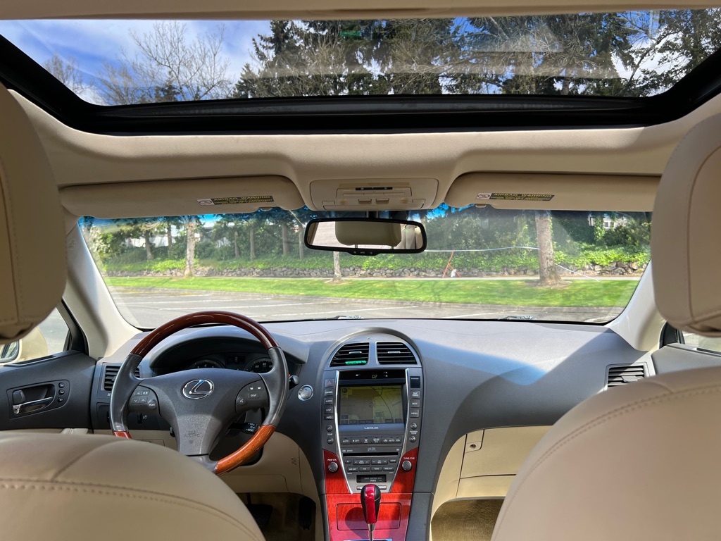 Photo 11 of this LEXUS ES