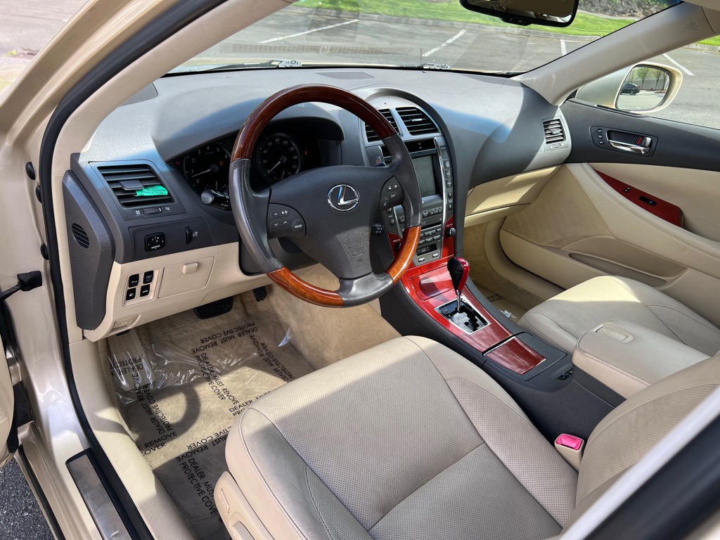 Photo 10 of this LEXUS ES