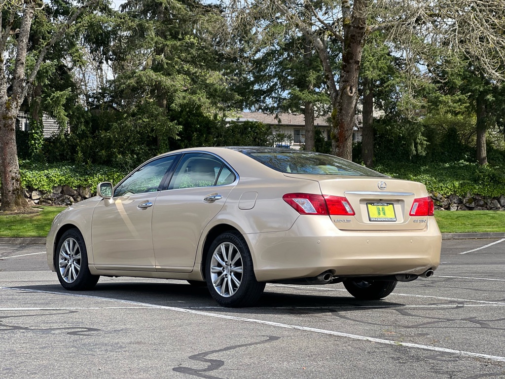 Photo 3 of this LEXUS ES