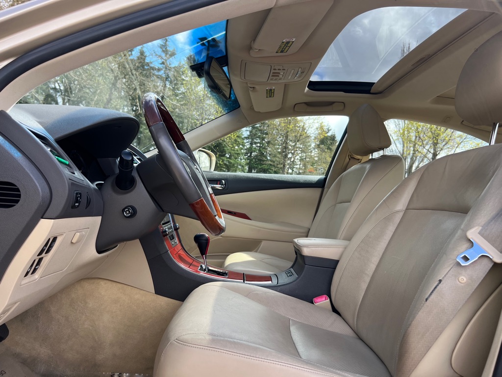 Photo 9 of this LEXUS ES