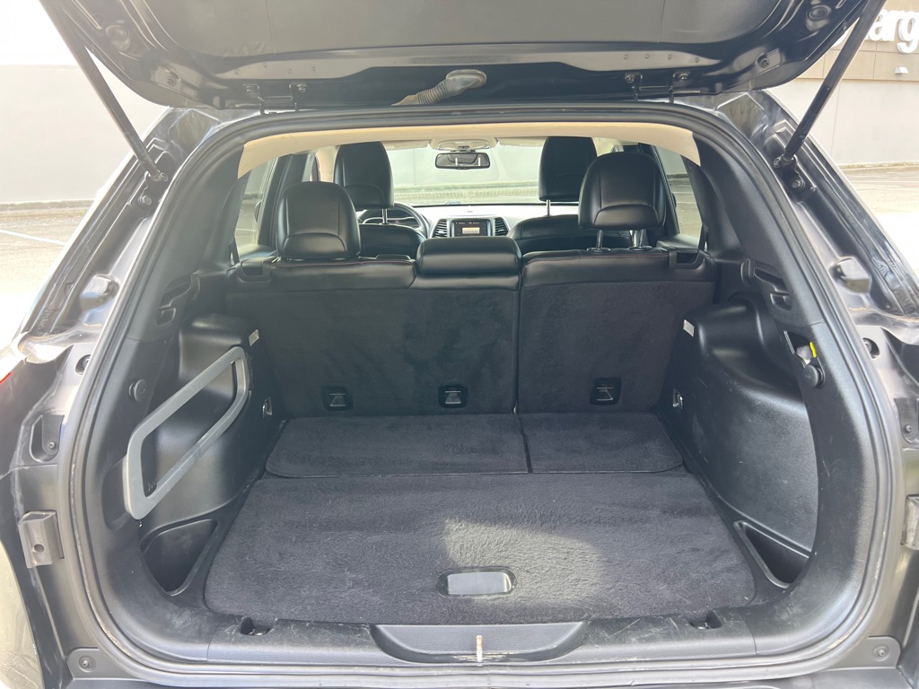 Photo 19 of this JEEP CHEROKEE