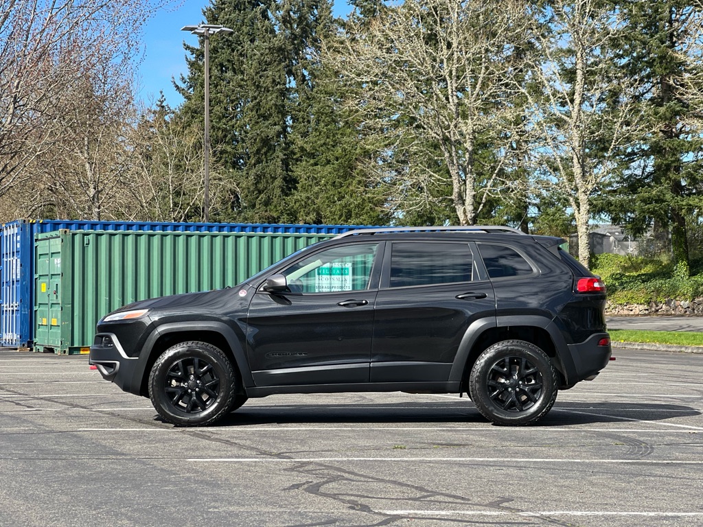 Photo 2 of this JEEP CHEROKEE