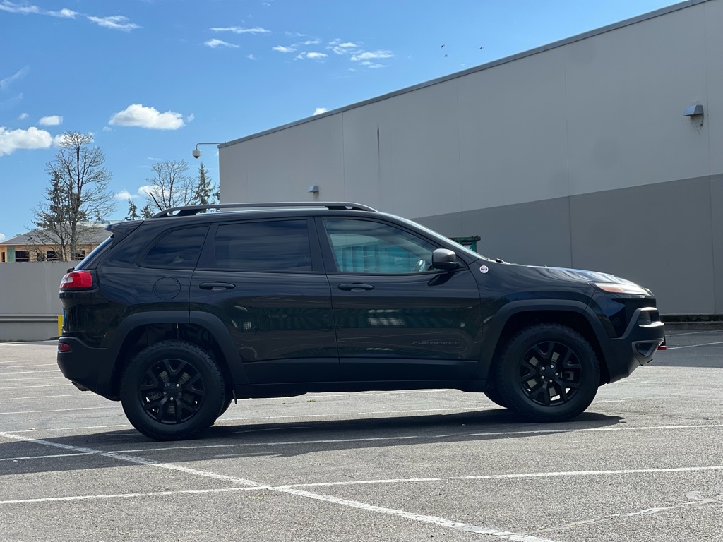 Photo 6 of this JEEP CHEROKEE