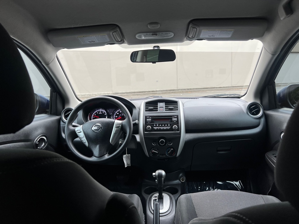 Photo 11 of this NISSAN VERSA