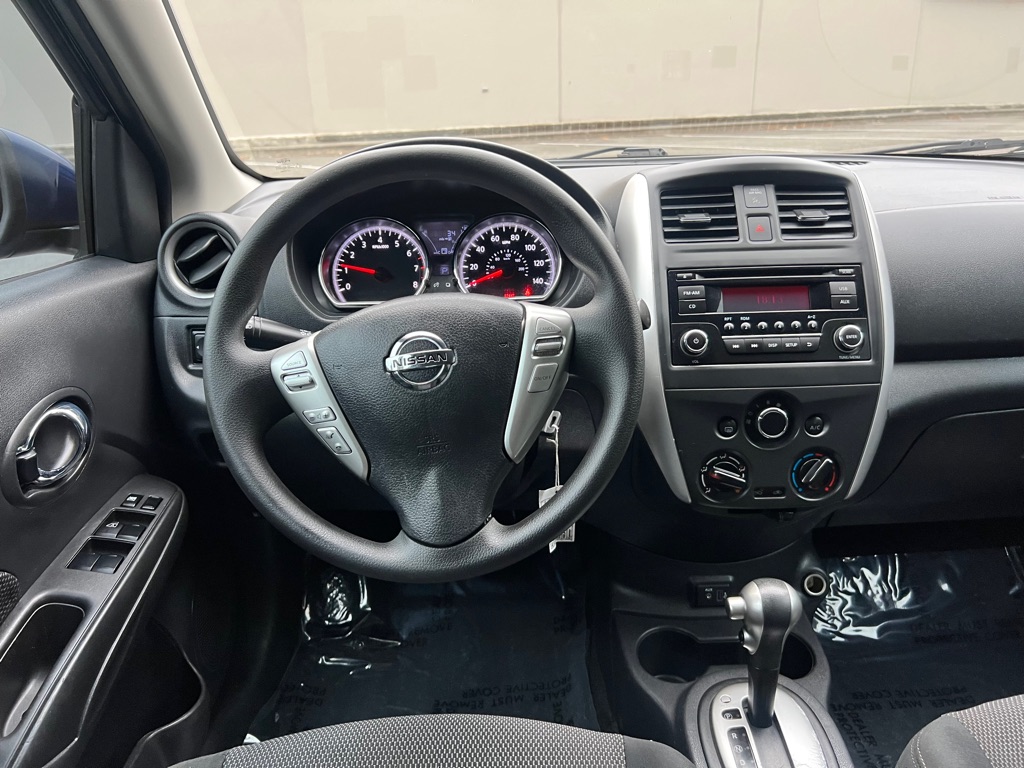 Photo 12 of this NISSAN VERSA
