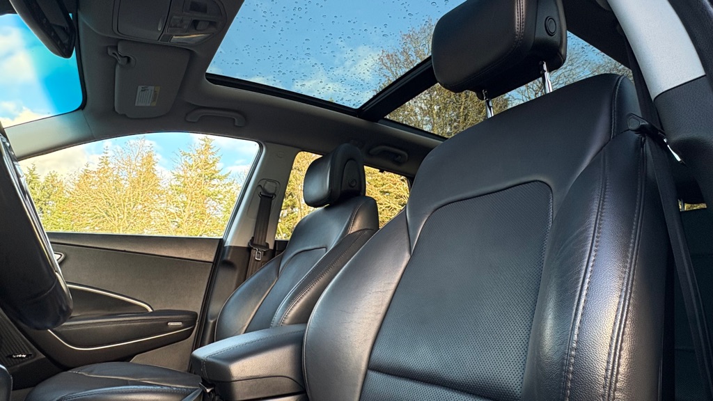 Photo 9 of this HYUNDAI SANTA FE SPORT