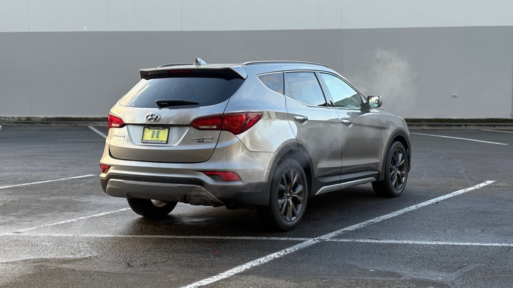 Photo 5 of this HYUNDAI SANTA FE SPORT