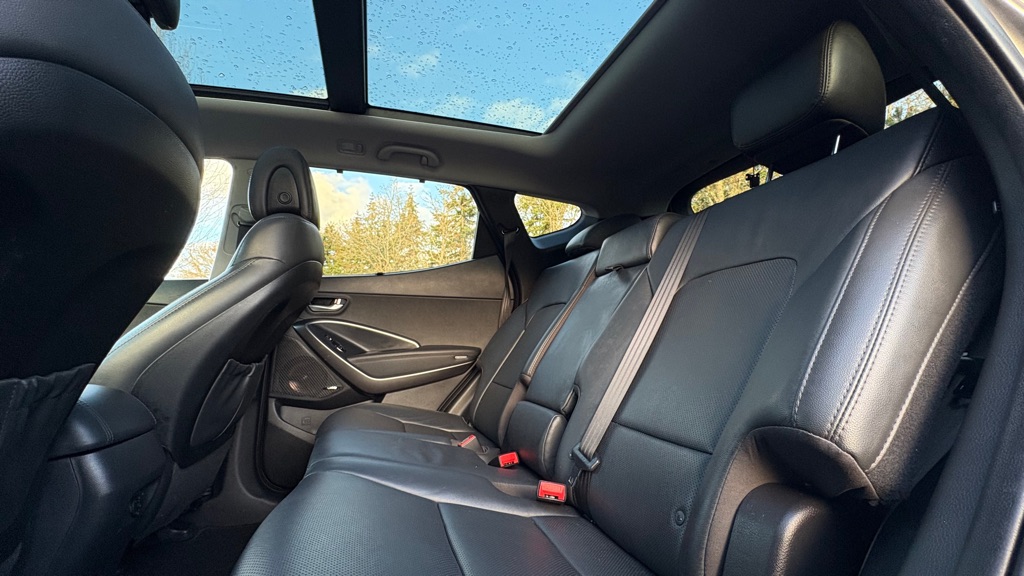 Photo 15 of this HYUNDAI SANTA FE SPORT