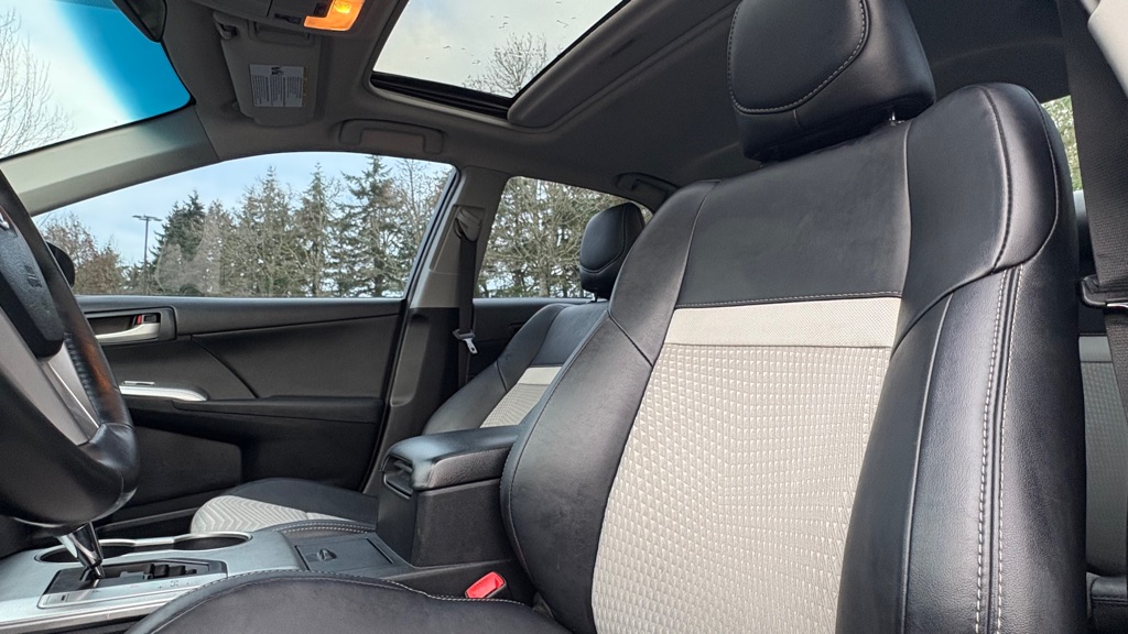 Photo 9 of this TOYOTA CAMRY
