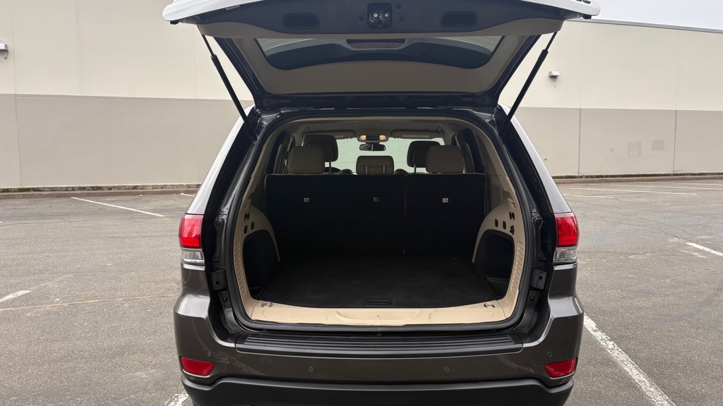Photo 16 of this JEEP GRAND CHEROKEE
