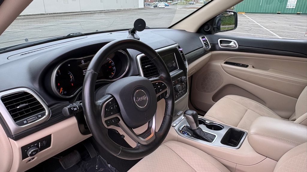 Photo 10 of this JEEP GRAND CHEROKEE