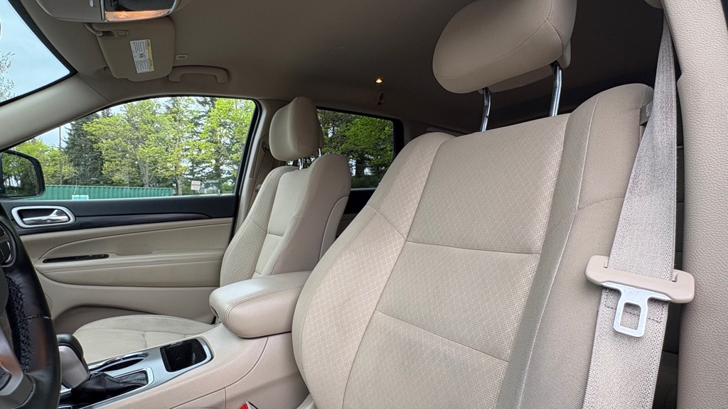 Photo 9 of this JEEP GRAND CHEROKEE