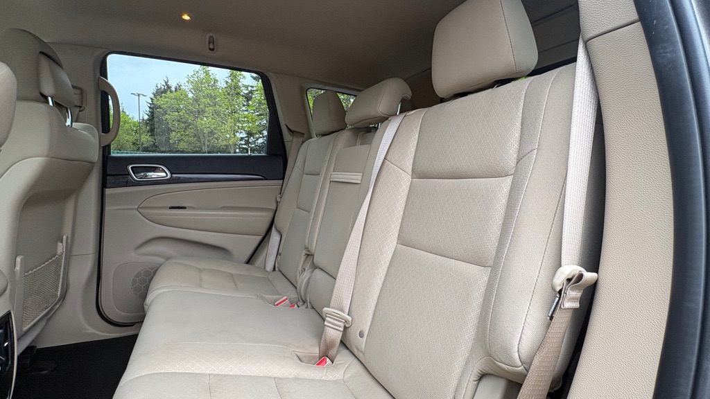 Photo 15 of this JEEP GRAND CHEROKEE